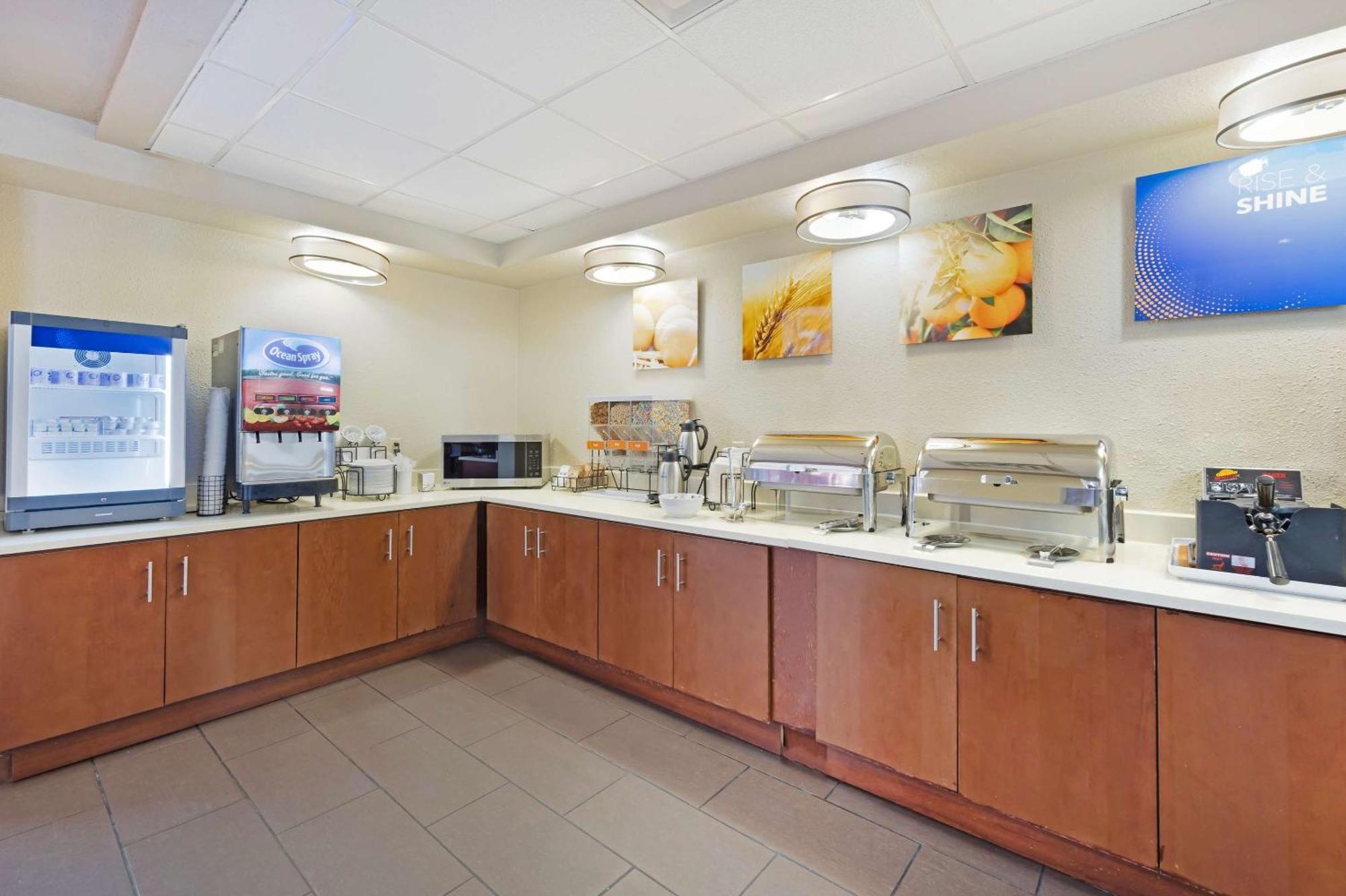 Comfort Inn & Suites Wichita Dış mekan fotoğraf