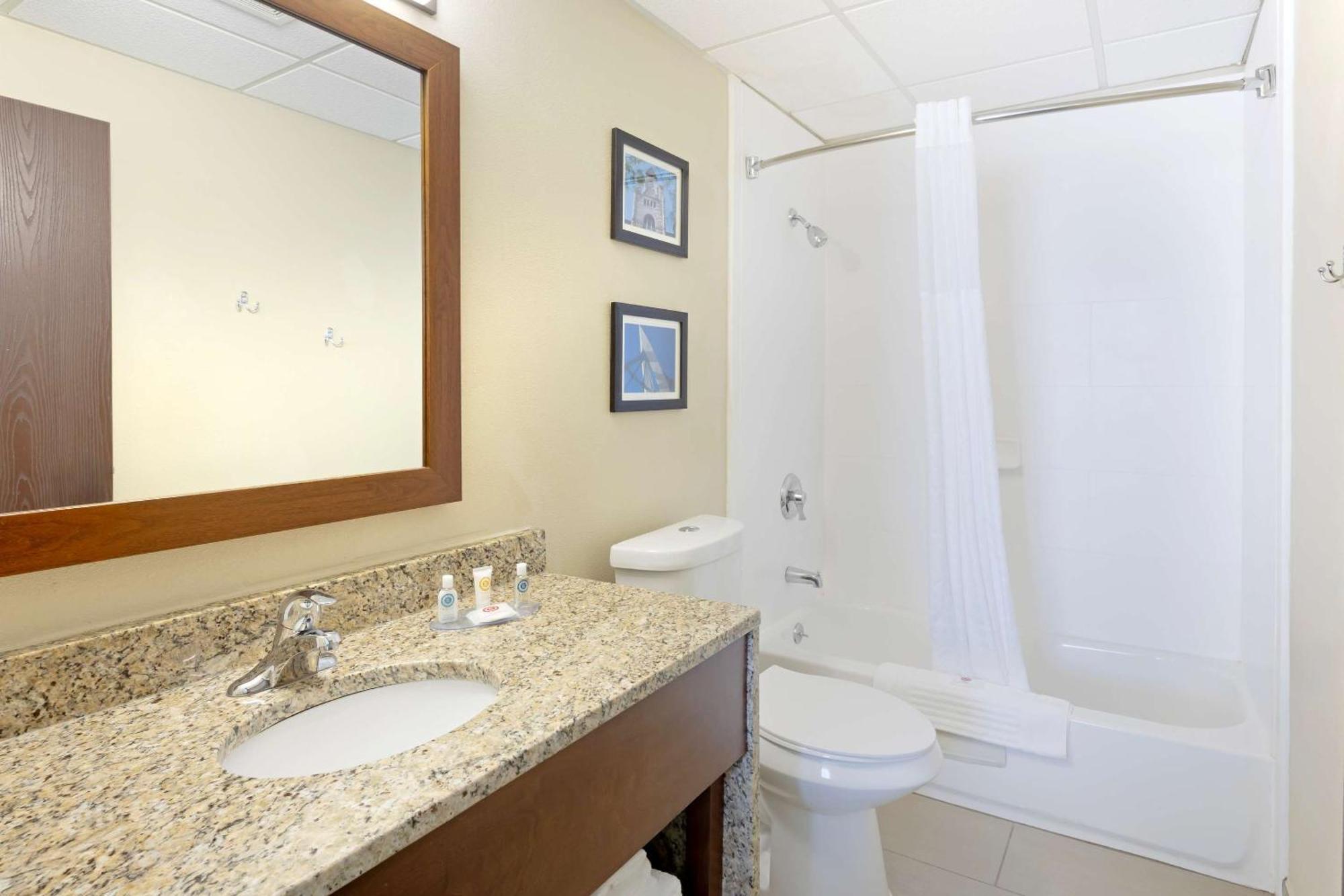 Comfort Inn & Suites Wichita Dış mekan fotoğraf