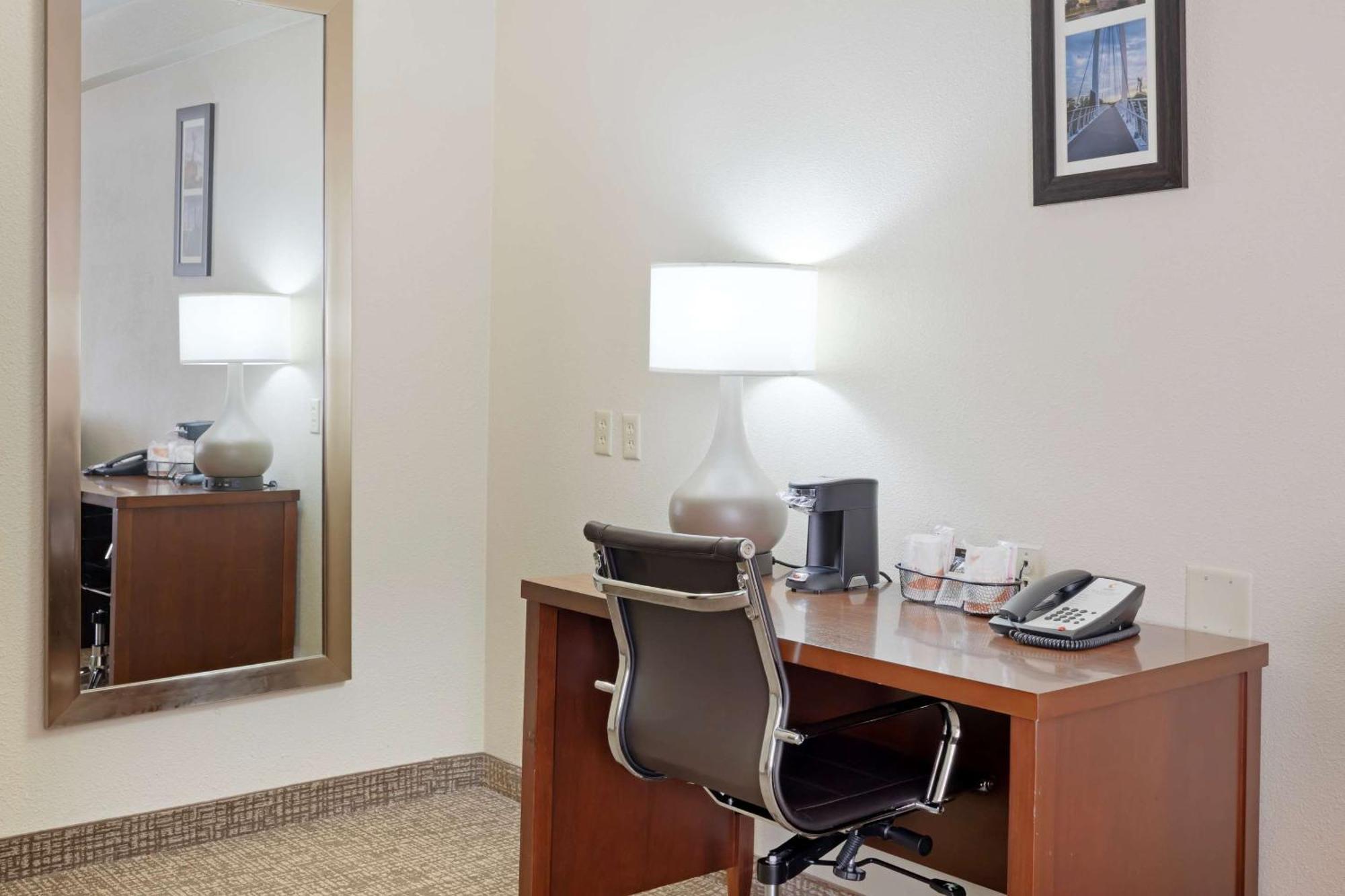 Comfort Inn & Suites Wichita Dış mekan fotoğraf