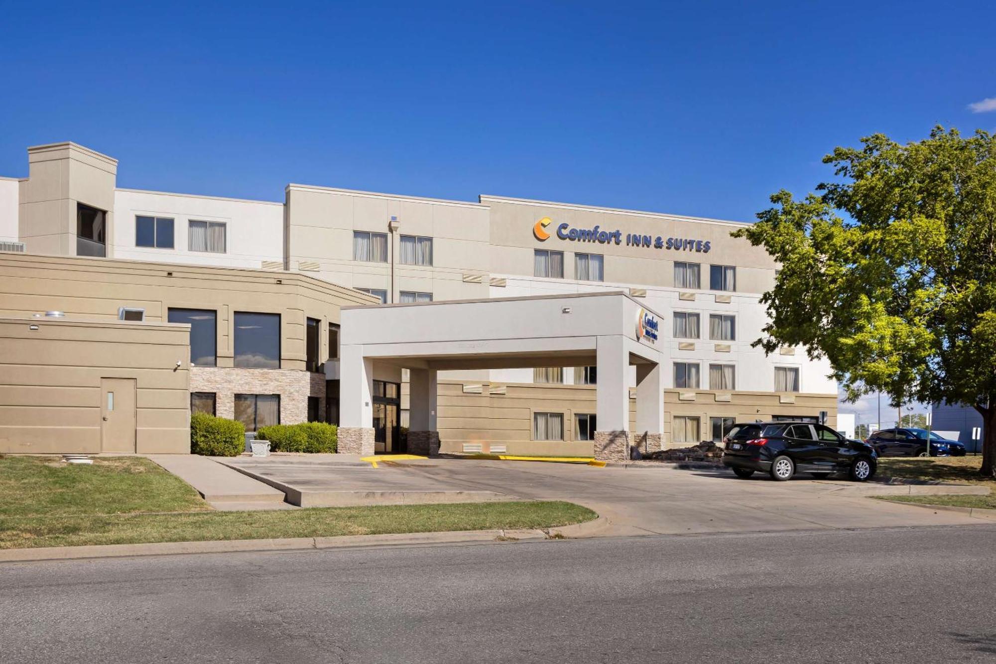Comfort Inn & Suites Wichita Dış mekan fotoğraf
