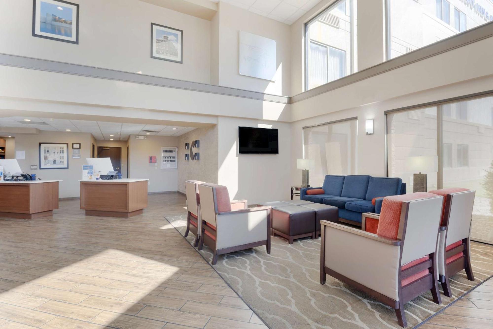 Comfort Inn & Suites Wichita Dış mekan fotoğraf