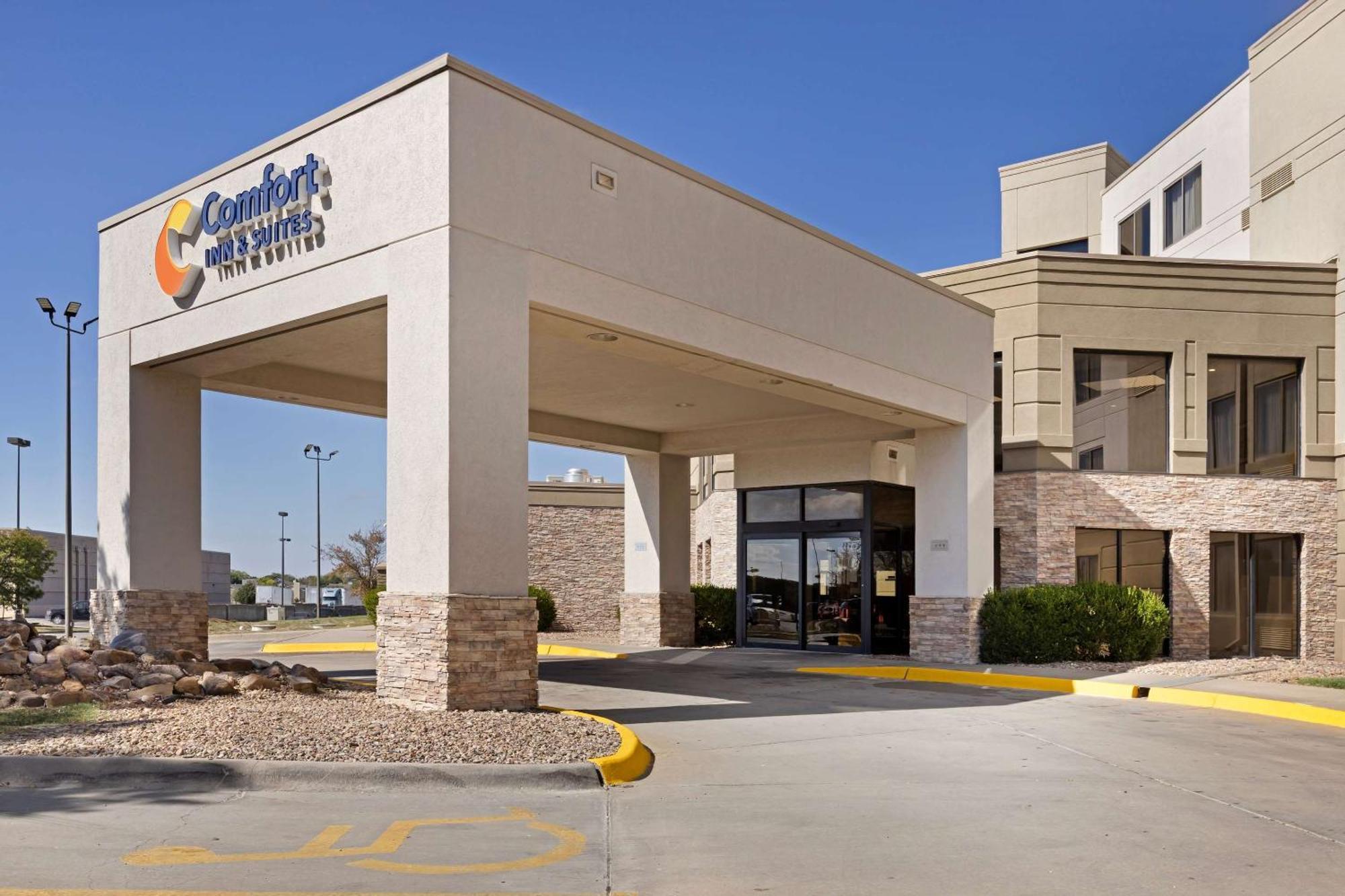 Comfort Inn & Suites Wichita Dış mekan fotoğraf